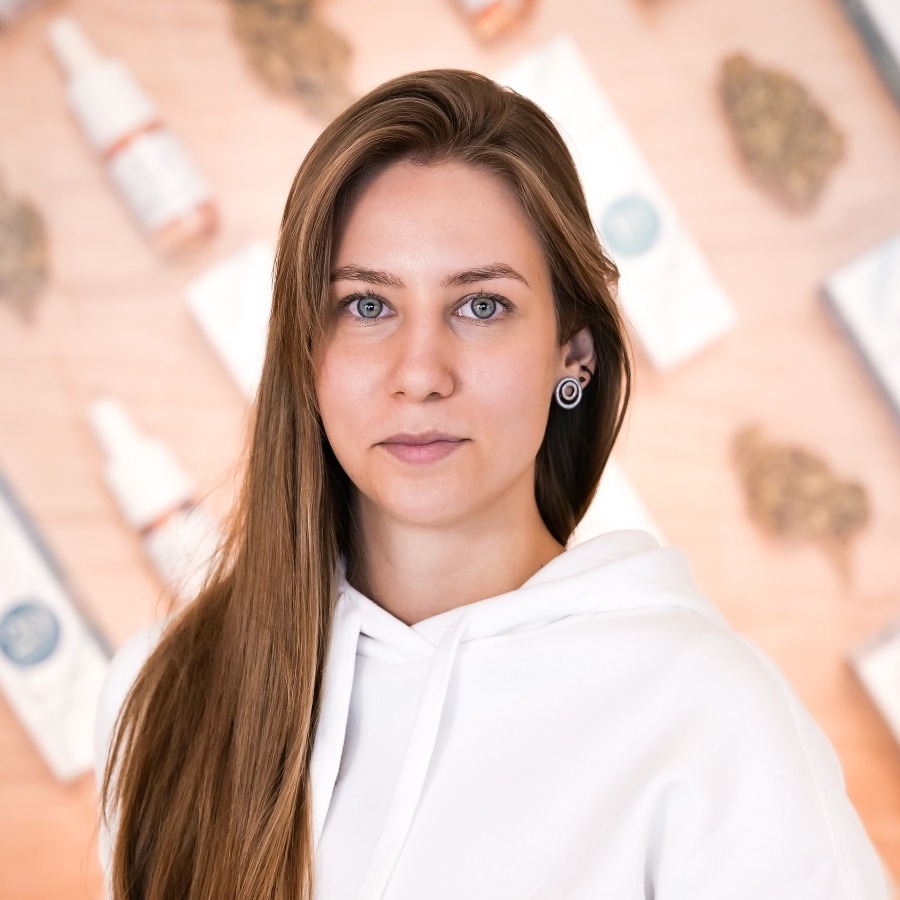 Yoana Dzhamova Yoana Dzhamova